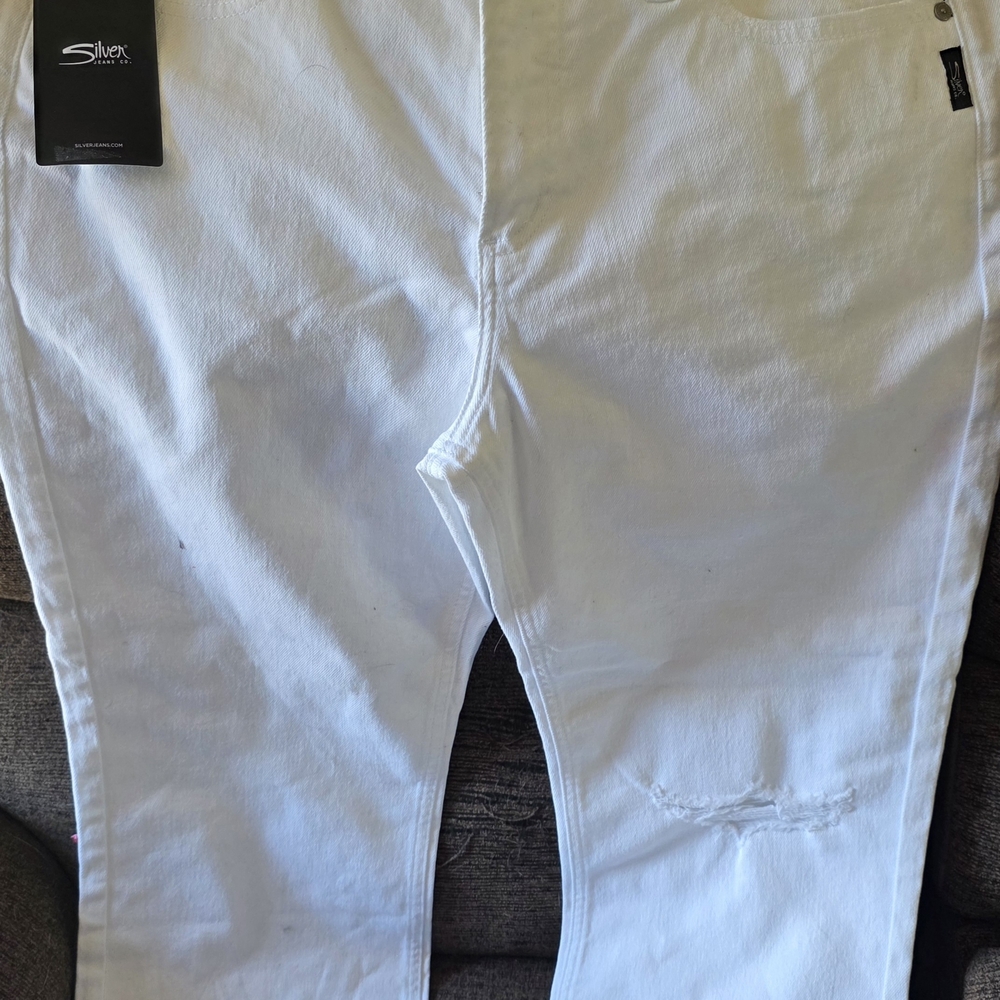 Silver And Co. White Distressed Jeans. Brand New Size 16W/27